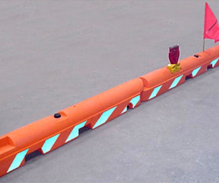 In use image of SB-1008-25 Orange barricade
